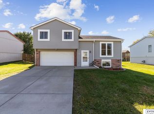 1203 Rawhide Rd, Papillion, NE 68046