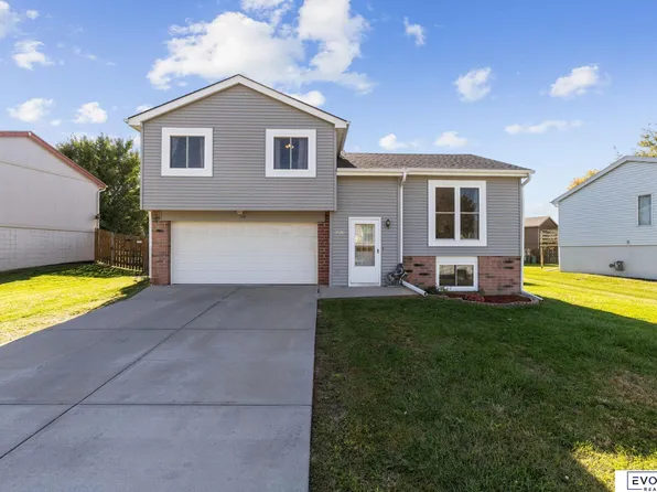 1203 Rawhide Rd, Papillion, NE 68046