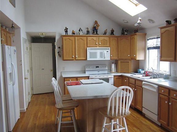3rd image of 24 River Dale North