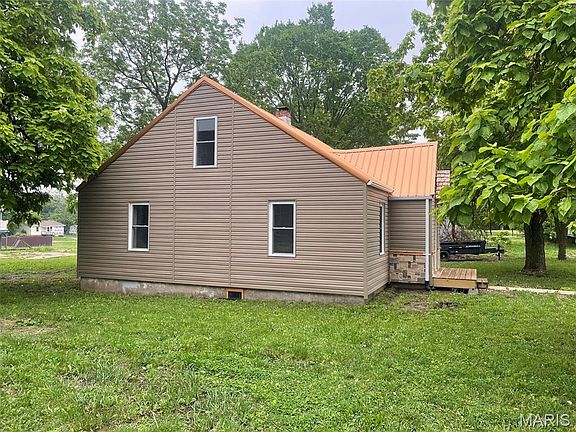 2nd image of 204 E McClurg Ave