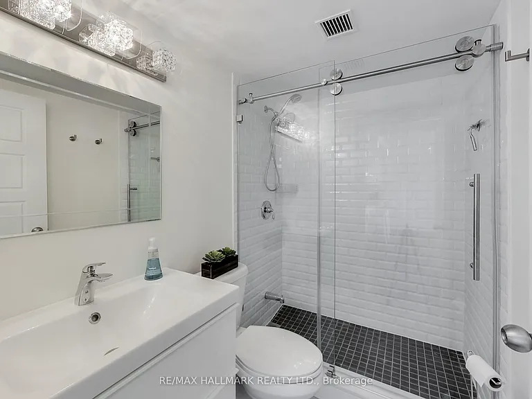 914 Yonge St #1509 — Photo 18