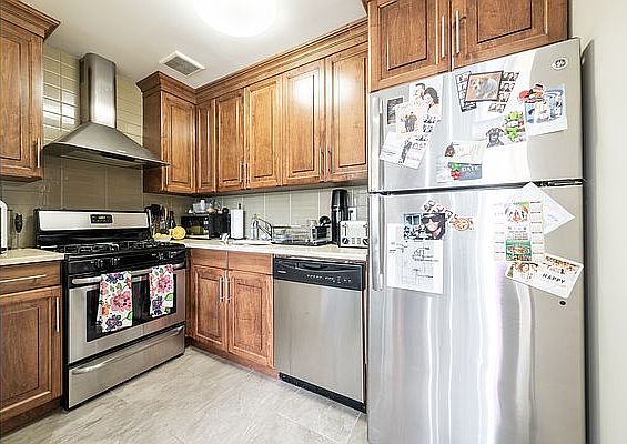 2nd image of 300 Eldert St APT 2R