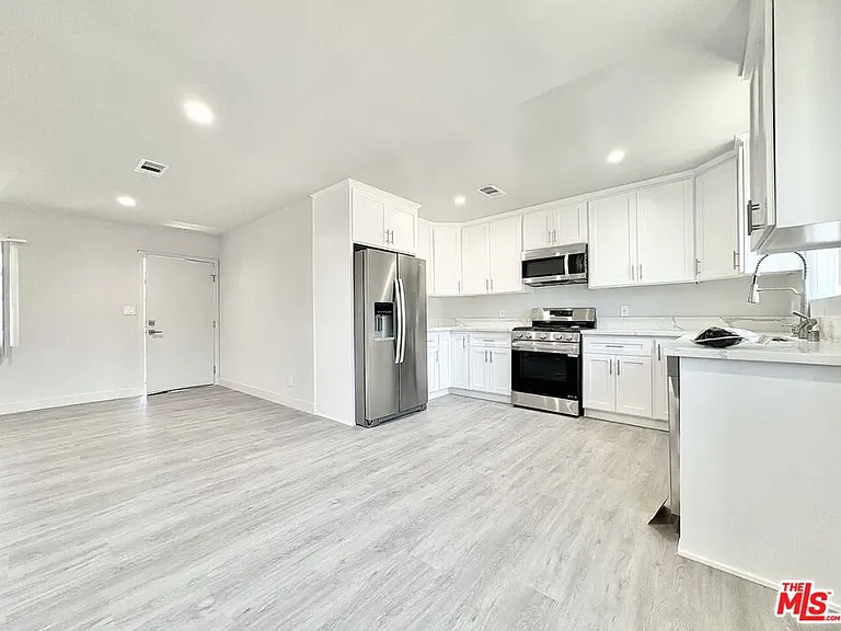 1118 S Holt Ave #2 — Photo 4