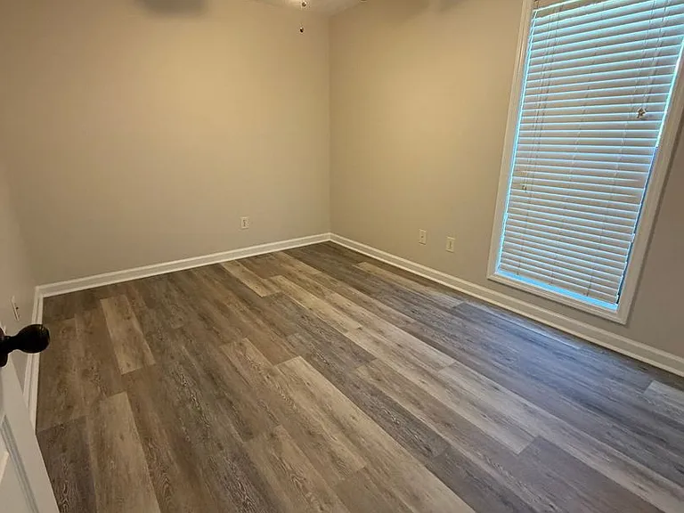 449 N Donahue Dr #D28 — Photo 12