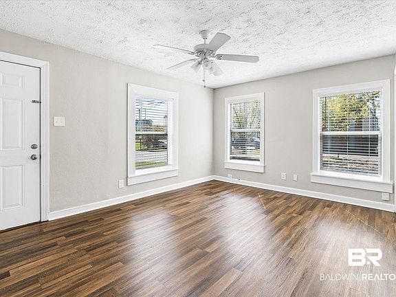 4th image of 551 Shady Oak Dr