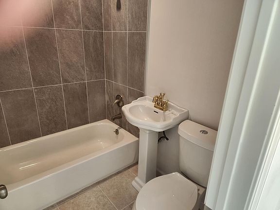 5th image of 21118 Walnut Dr