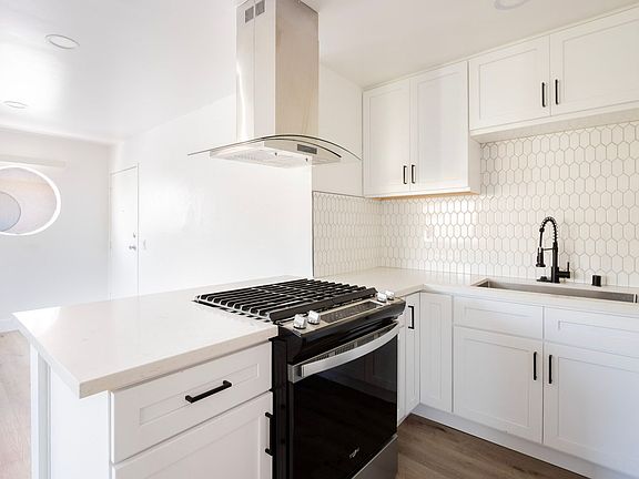 5th image of 1031 N Orange Grove Ave #202