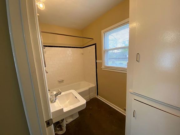 5th image of 119 Tarlton St