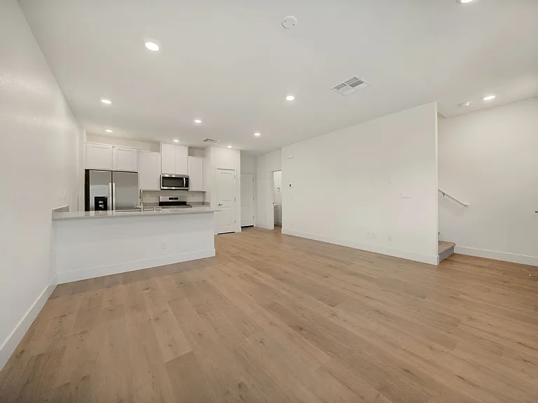 1594 Grazer Way — Photo 5