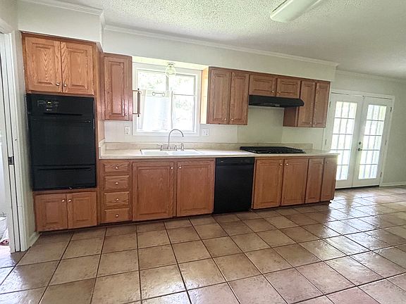 2nd image of 207 Foreman Dr