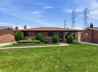 35842 Malibu Dr, Sterling Heights, MI 48312