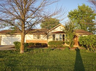 1N181 Shade Tree Ln, Maple Park, IL 60151