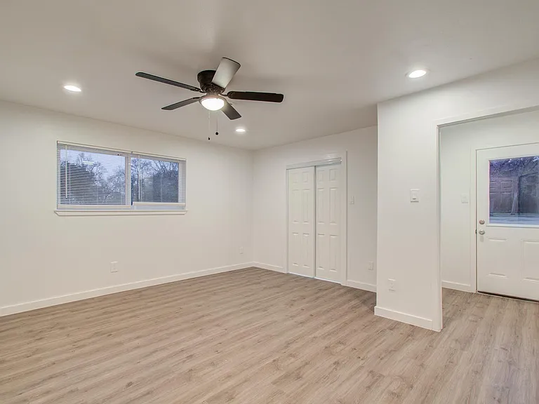 523 Brandon Rd — Photo 10