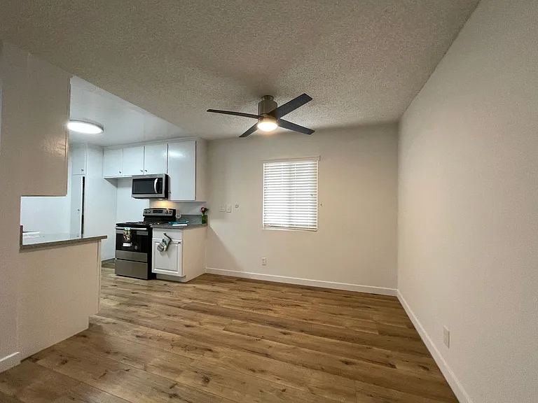 20353 Saticoy St — Photo 19