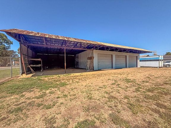 3rd image of 900 Spring St