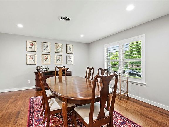 5th image of 10536 Vinemont St