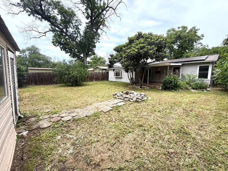 414 Olney Dr — Photo 15