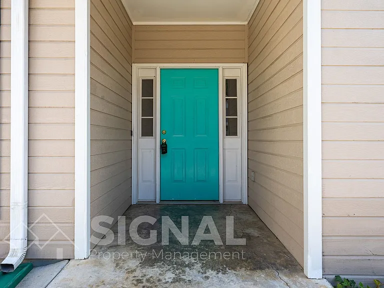 108 Spring Pl — Photo 3