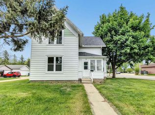 60 Brix St, Clintonville, WI 54929