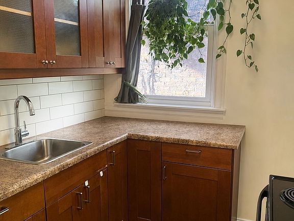 5th image of 31 Saint Clair Ave