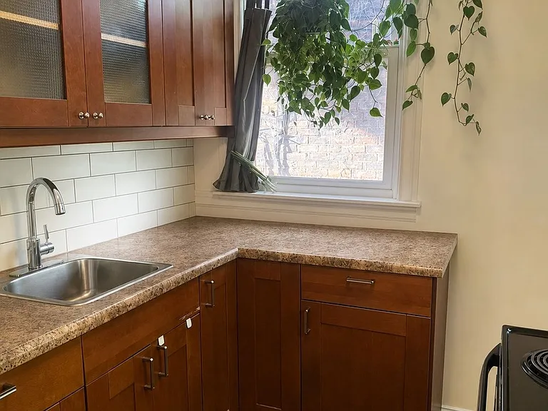 31 Saint Clair Ave — Photo 5