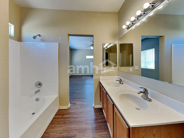 13240 W Watson Ln — Photo 13