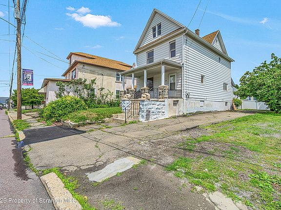 3rd image of 715 E Drinker St