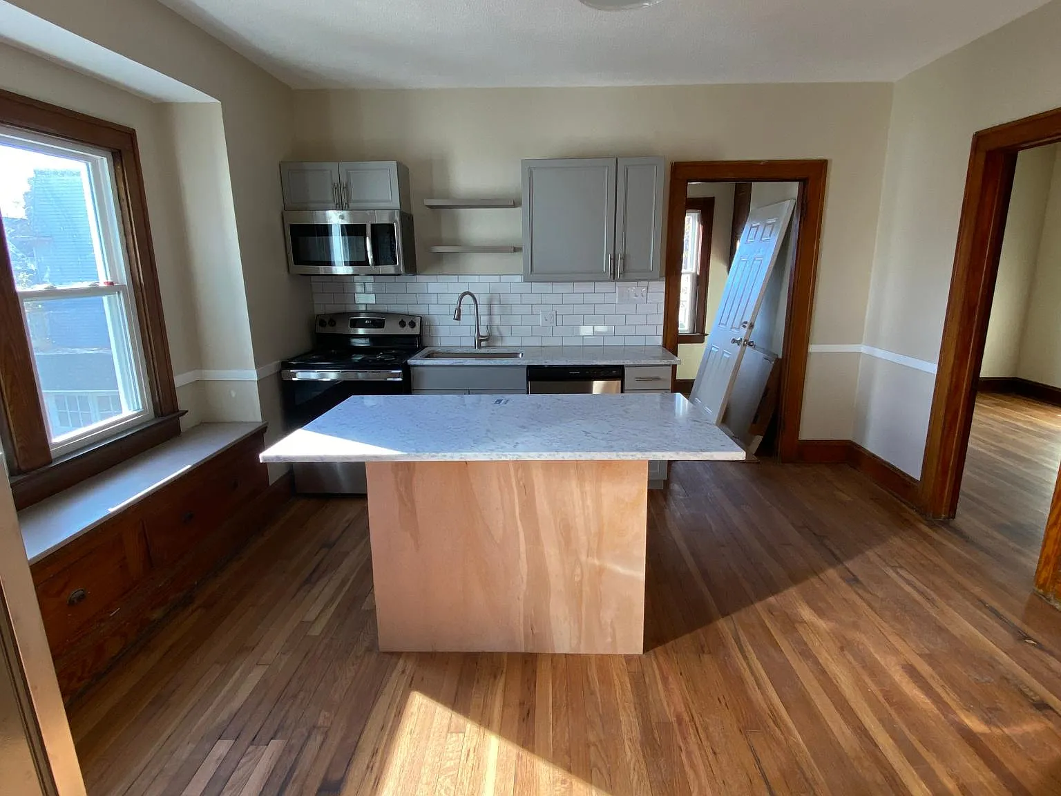 2 bed, 900 sqft, $1,400 — Photo 1