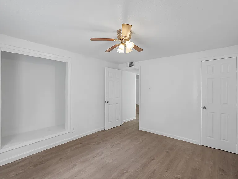 120 E Monterey St #120 — Photo 9