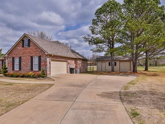 3rd image of 21464 Fairway Ct