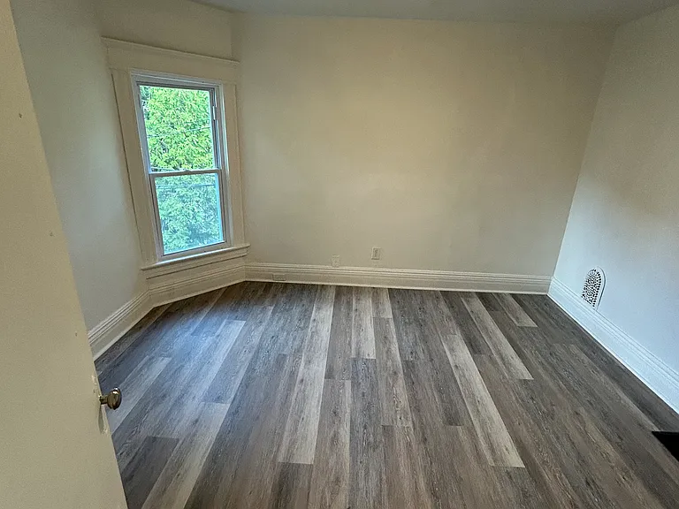 323 W Calthrop Ave #2 — Photo 27