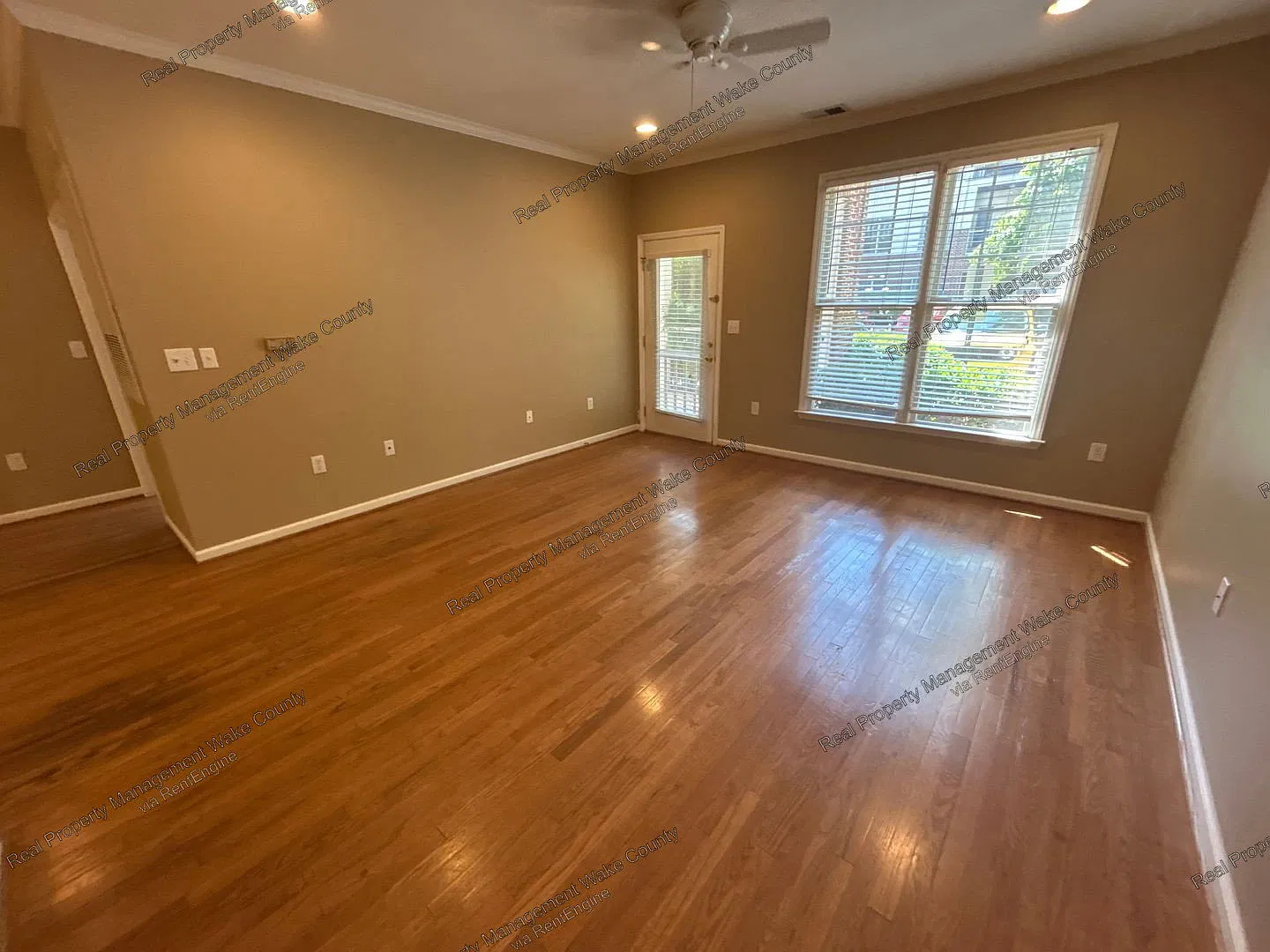 1 bed, 1.5 bath, 750 sqft, $1,600 — Photo 2