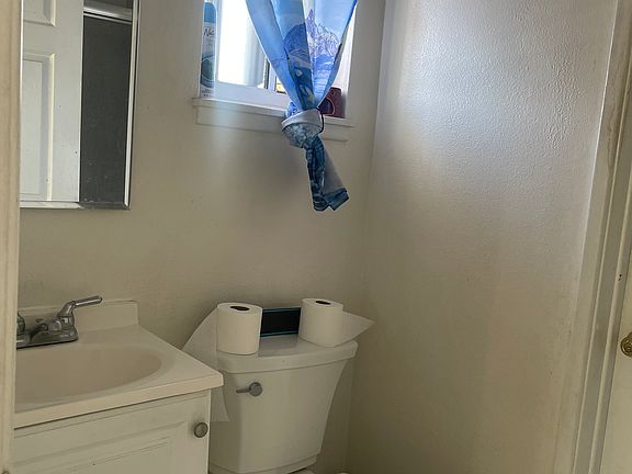 2nd image of 10119 Courtney St