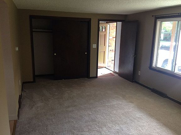 5th image of 16 Fairgreen Dr