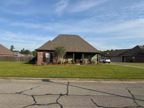38583 Red Bud Ln, Denham Springs, LA 70706