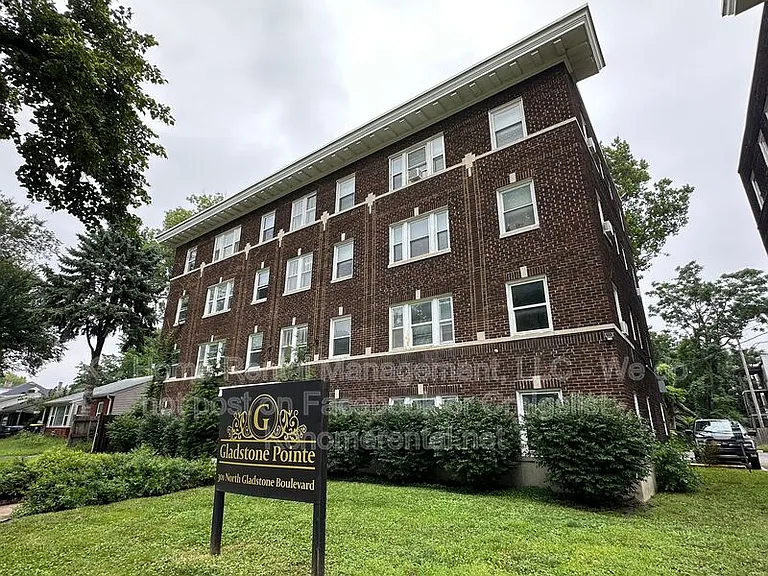 305-307 N Gladstone Blvd #21 — Photo 36