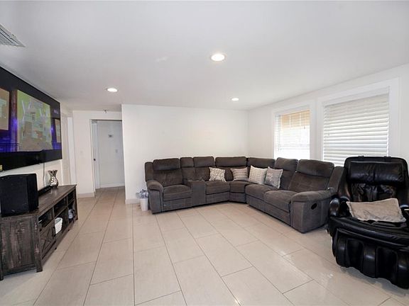 4th image of 2653 22nd St