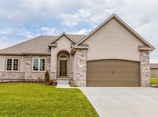 707 Whitetail Dr, Oak Grove, MO 64075