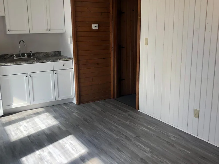 2627 W Saint Lawrence Ave #4 — Photo 3