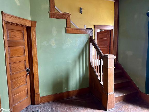 4th image of 207 N Swarts St