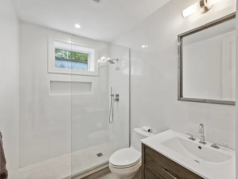 9 S Harbor Dr — Photo 32