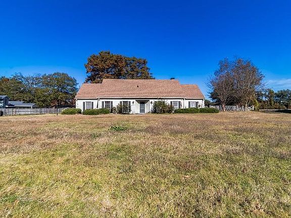 3rd image of 484 Idlewild Dr