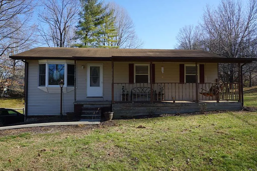 1110 N Hill St photo 1
