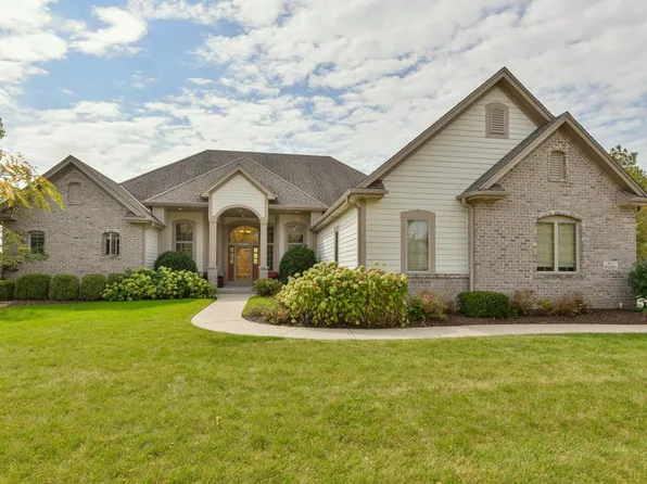 N52W21681 Taylors Woods DRIVE, Menomonee Falls, WI 53051