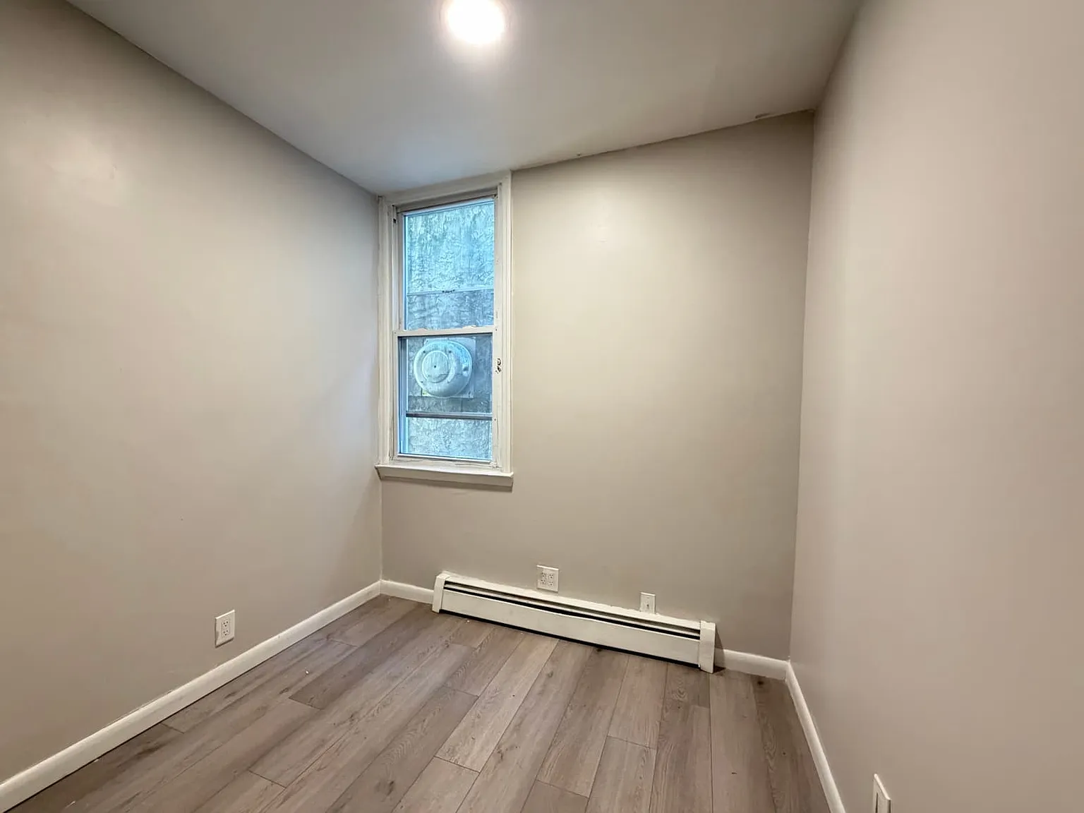 3 bed, 1000 sqft, $1,850 — Photo 3