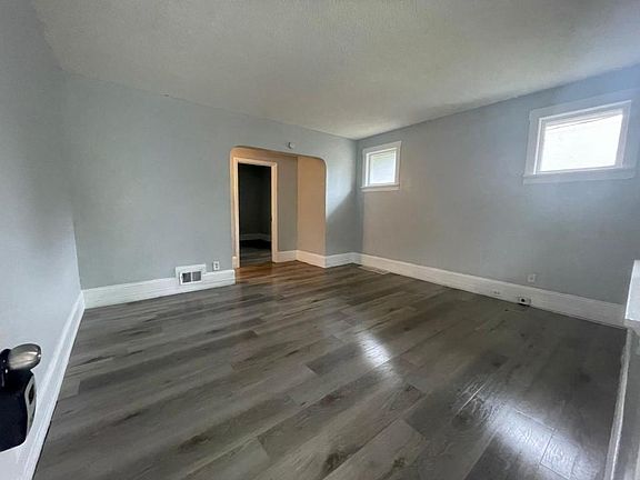 2nd image of 2815 Lyndhurst Ave