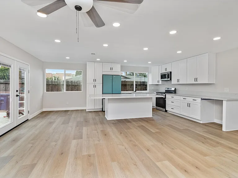 1460 Heidi Cir — Photo 6