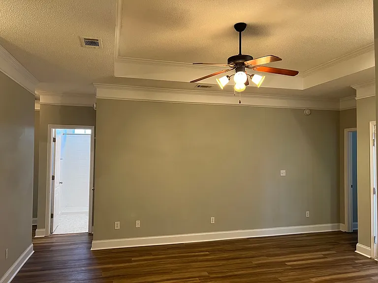 400 Manchester Ln — Photo 6