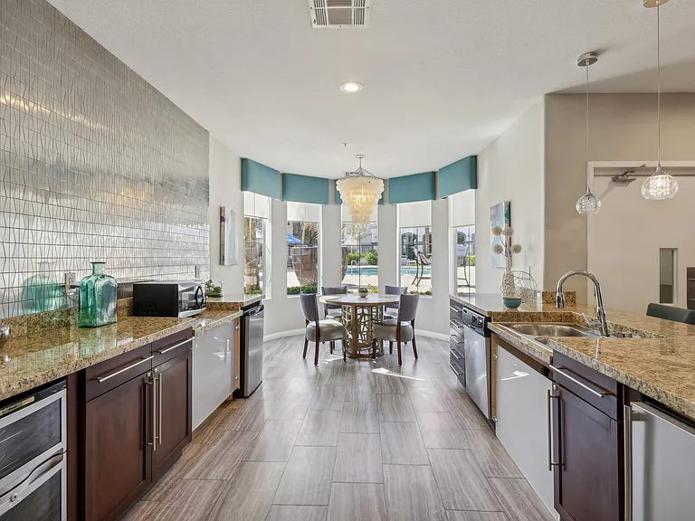 Verona Apartments — Photo 31