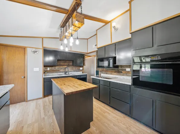 638 W Dale St, Ellsworth, WI 54011